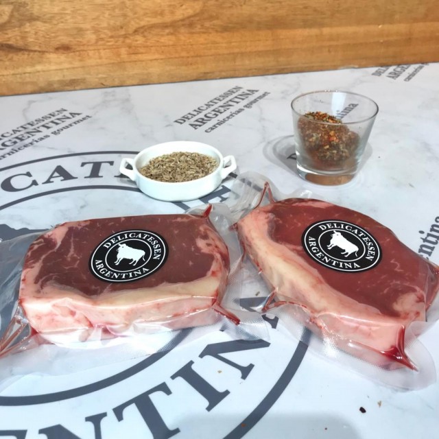 Dúo de Bife de Chorizo Argentino & Uruguay de 500 Gramos Dúo de Bife de Chorizo Argentino & Uruguay de 500 Gramos