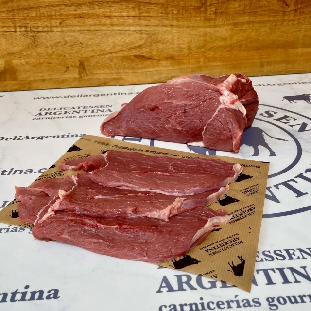 Cuadrada Raza Frisona Girona Fileteada para Escalopa Milanesa a 0,7 cm de espesor Cuadrada Raza Frisona Girona Fileteada para Escalopa Milanesa a 0,7 cm de espesor